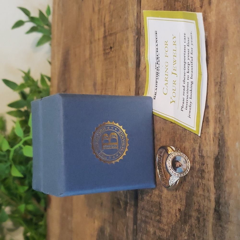 Bradford Exchange Embrace The King Elvis Ring With Crystals